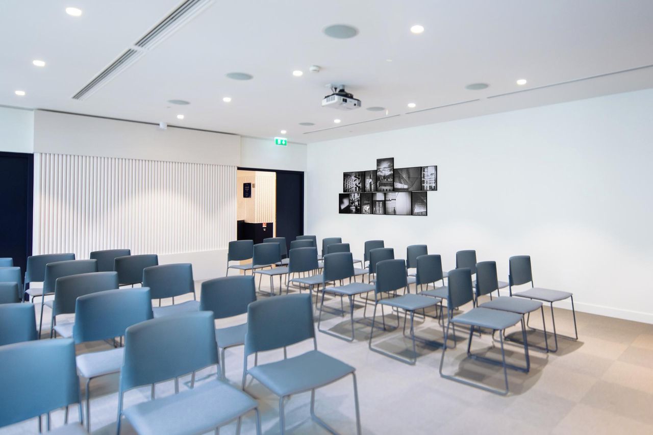 Paris training rooms Meetingraum Singapore Boardroom image 1