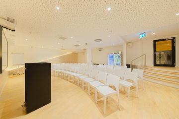 Berlin Kundengespräch Veranstaltungsraum Space Shack – Live and Work for the Future image 2