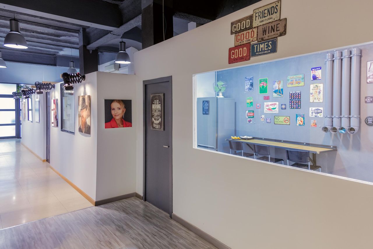 Barcelona Offsite Meeting Fotostudio Overground at Lightbox BCN Studios image 9