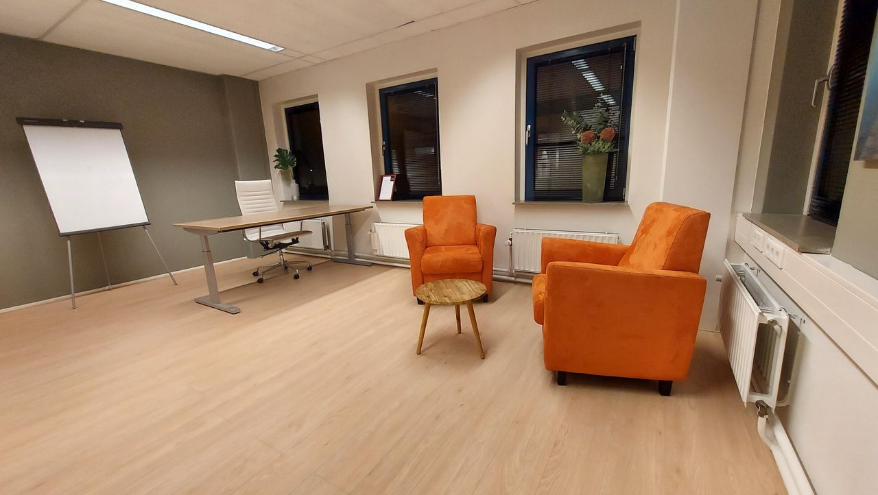 Rest of the World Klantafspraak Business center 1.07 Therapie-/gespreks- /overlegruimte op de 1e etage image 1