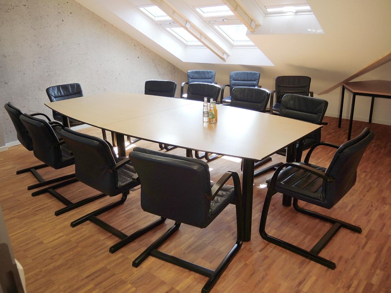 Dresden  Büroraum Konferenzraum image 0