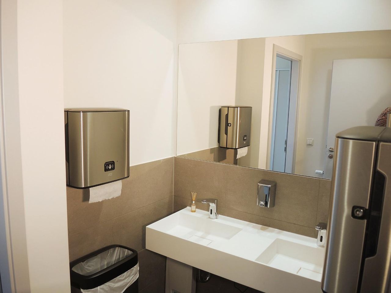 Dresden  Büroraum Konferenzraum image 3