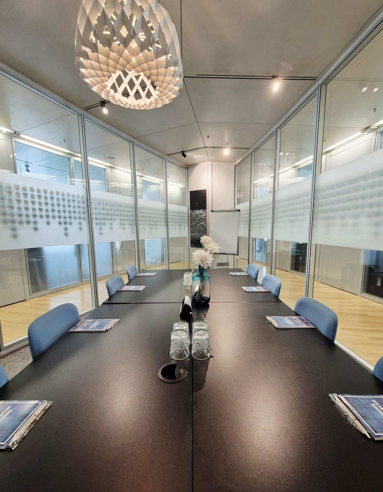 Düsseldorf Kunden-Meeting Meetingraum Tribes Dusseldorf GAP - SPARK image 3