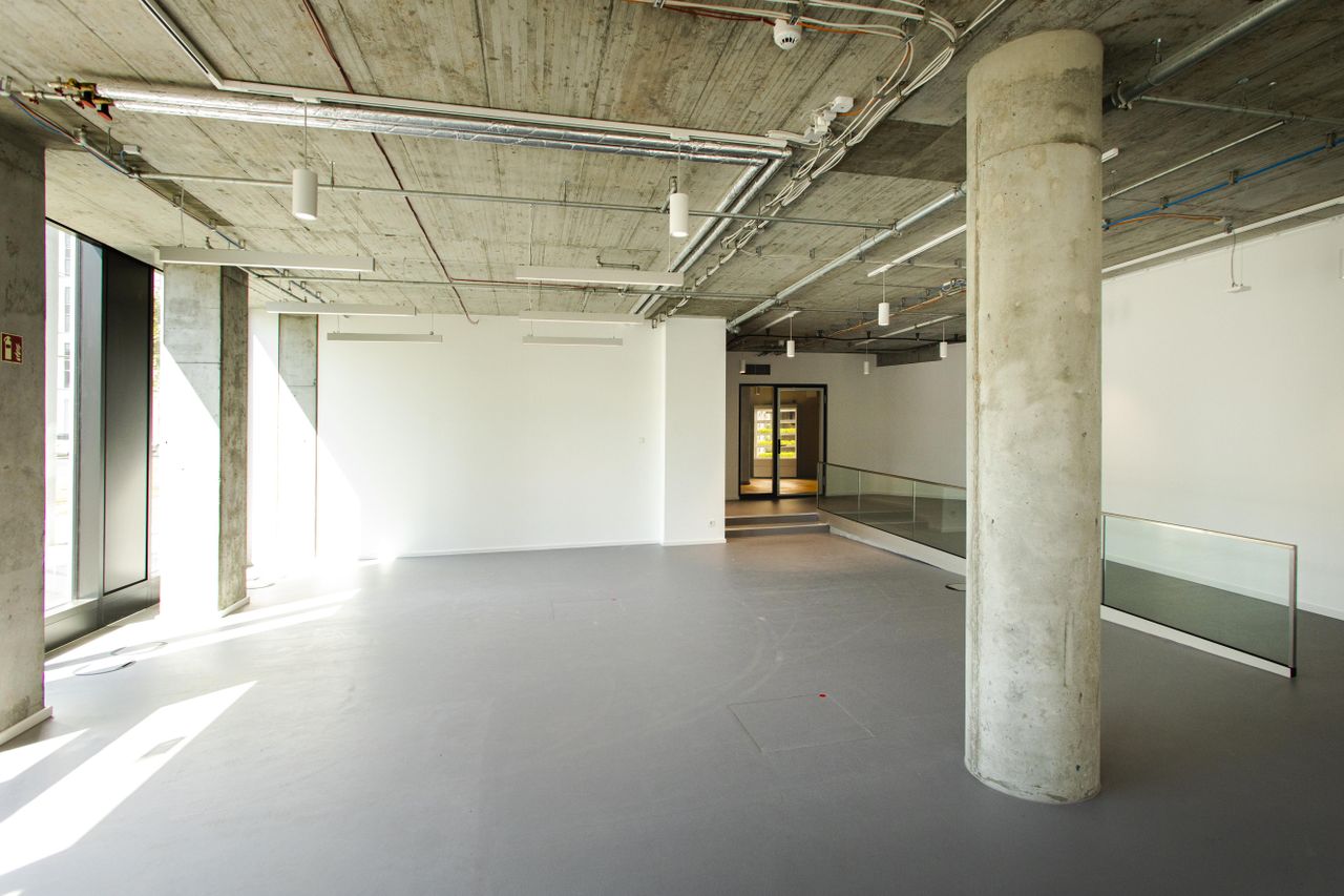 Berlin   Dedicated Desk image 1