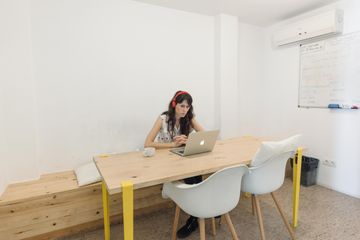 Barcelona conference rooms Coworking space Small meeting room #1 image 0