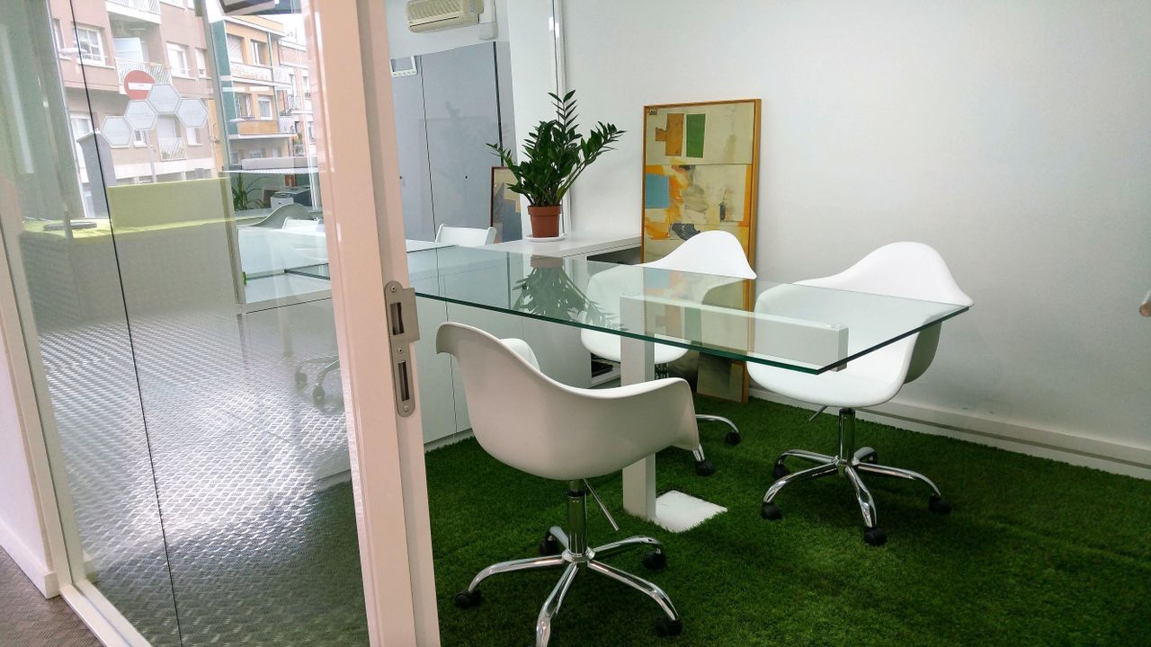 Barcelona training rooms Coworking space Bee Two image 4