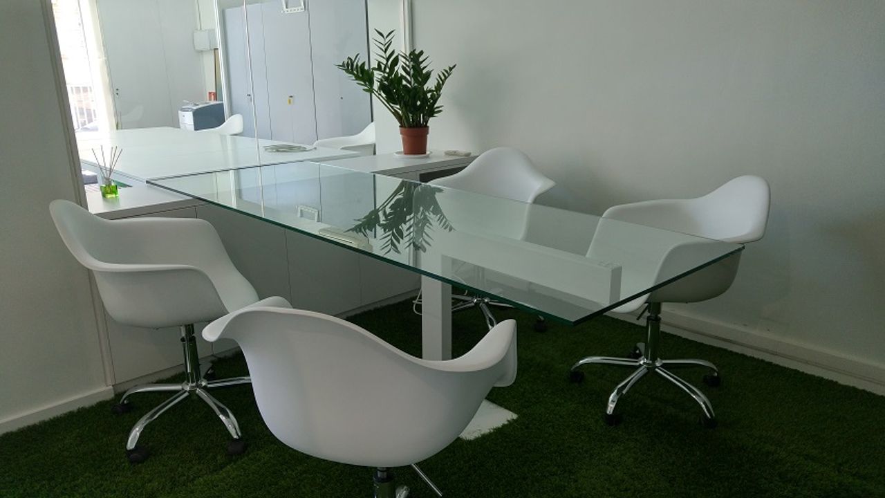 Barcelona training rooms Coworking Space Bee Two image 2