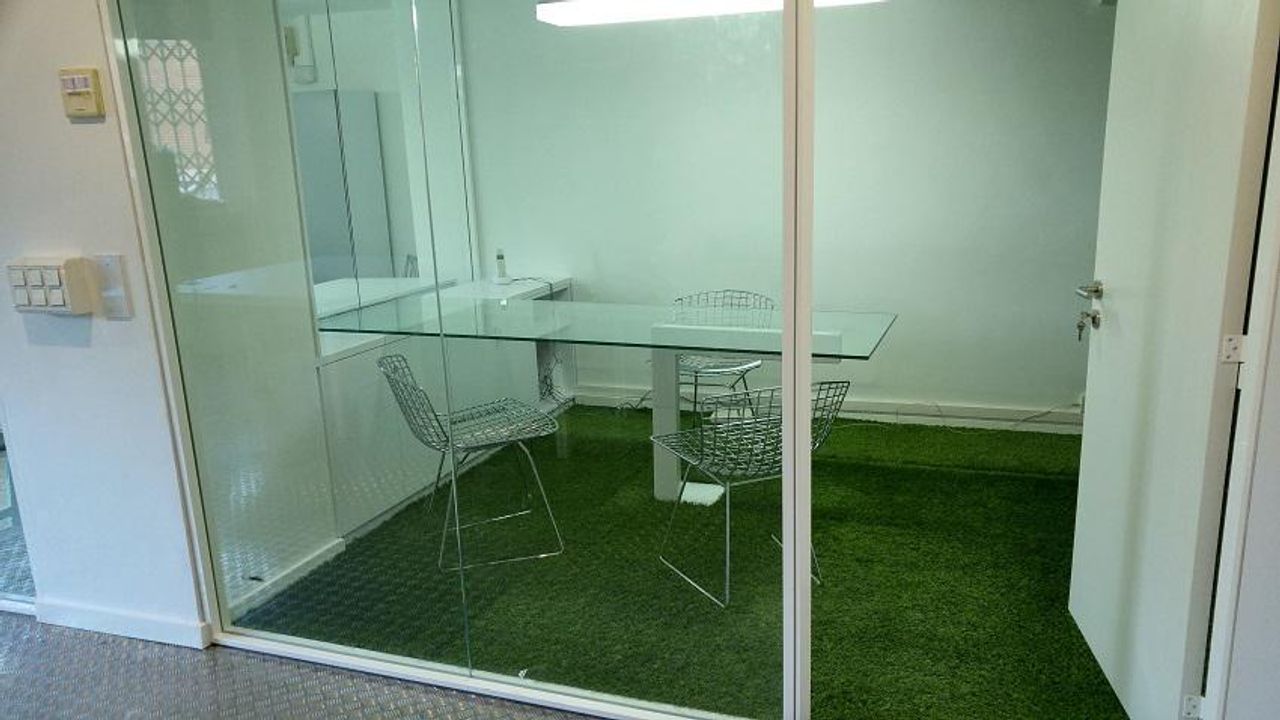Barcelona training rooms Coworking space Bee Two image 5