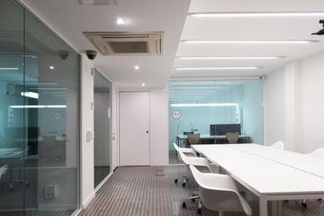 Barcelona conference rooms Vergaderruimte BEE STING image 1