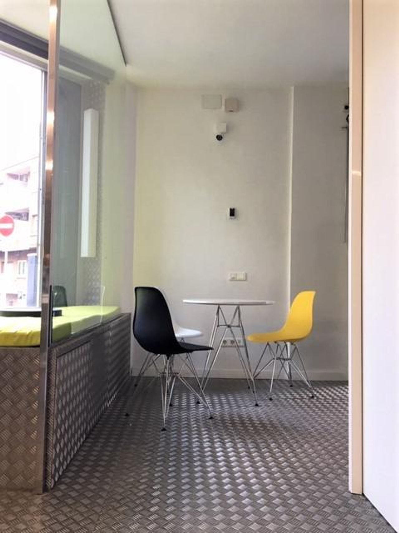 Barcelona conference rooms Meeting room BEE STING image 5