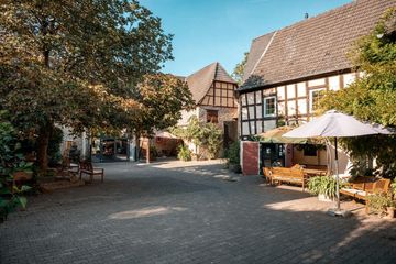 Ingelheim am Rhein Evenementenlocaties BBQ Teamevent im Weingut mit Pub Game Challenge image 3