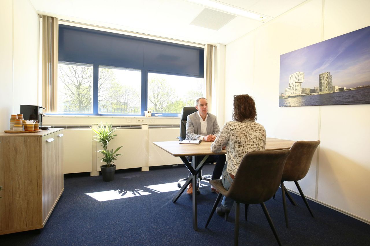 Almere Klantafspraak Meeting rooms Blauwe coachkamer image 1