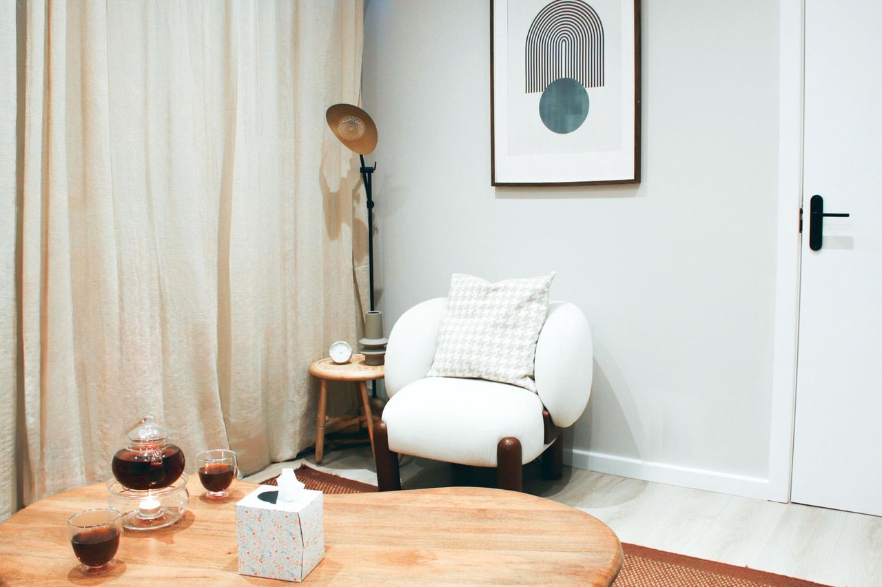 London  Consulting Room Acacia Room image 7