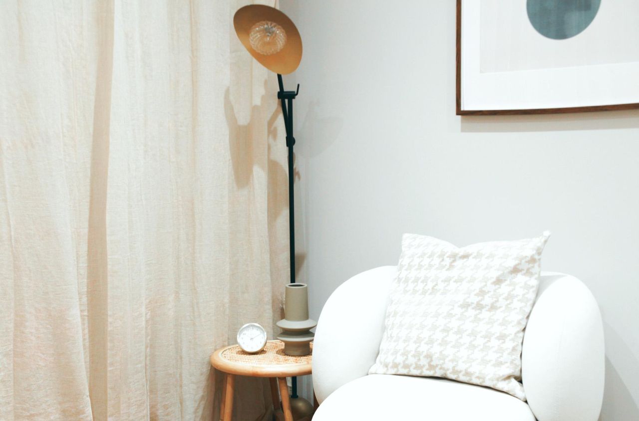 London  Consulting Room Acacia Room image 9