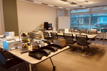 Berlin  Conference room Oak /Eiche image 3