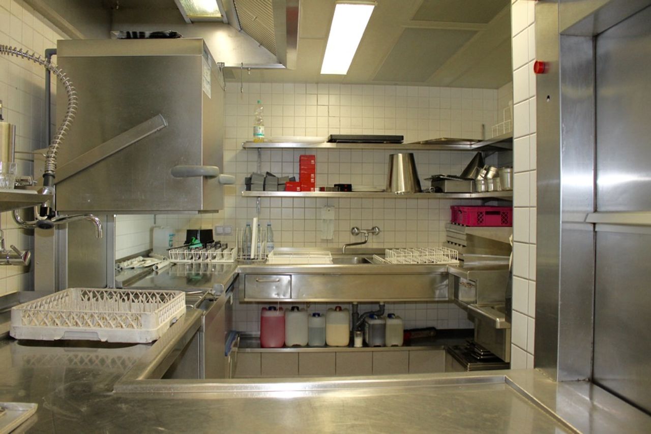 Hamburg   Restaurantküche mit Elbblick image 5