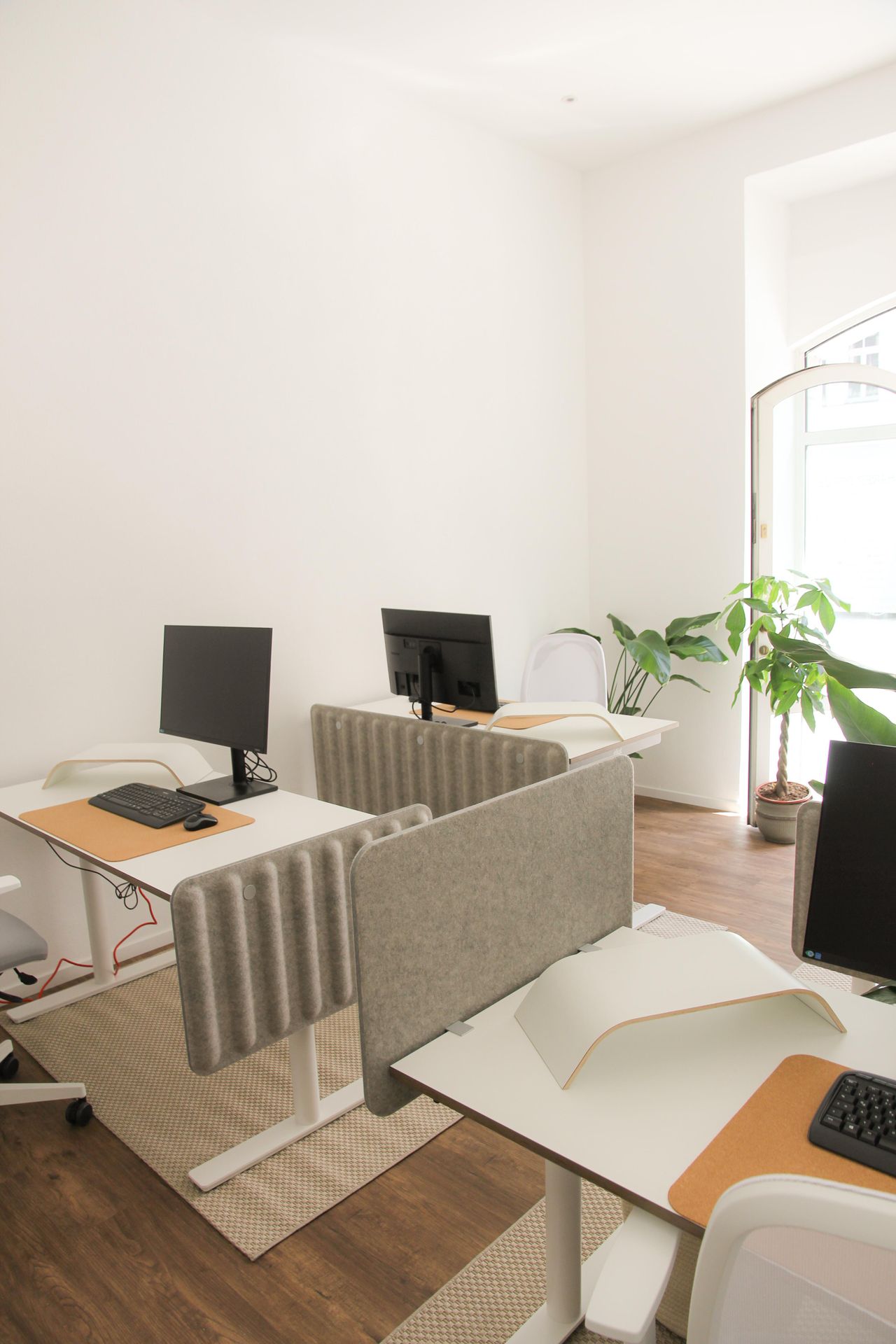 München  Werkplek Vollausgestatteter, klimatisierter Schreibtisch im Heimatoffice 26 (D1) image 8