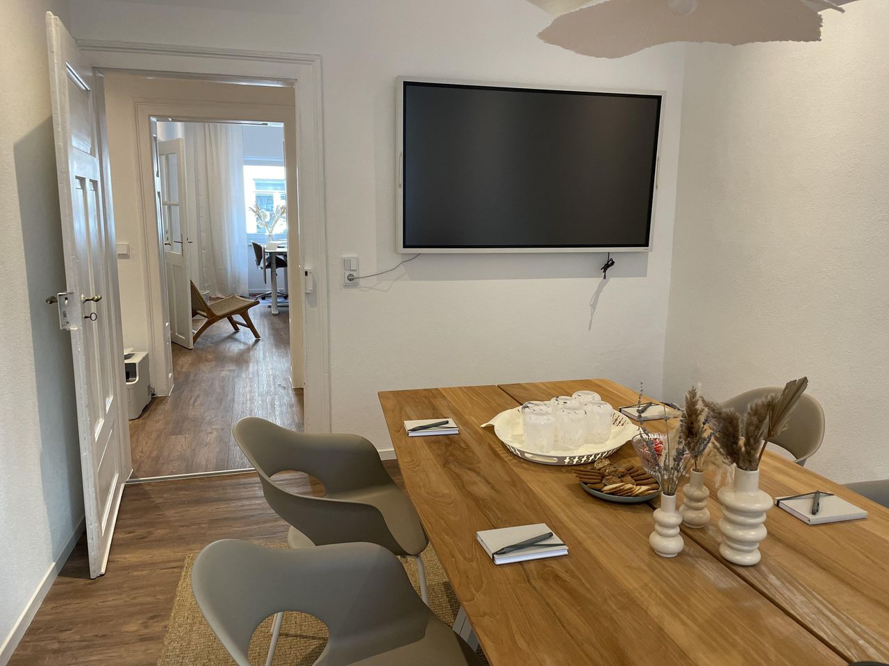 München  Werkplek Vollausgestatteter, klimatisierter Schreibtisch im Heimatoffice 26 (D1) image 12