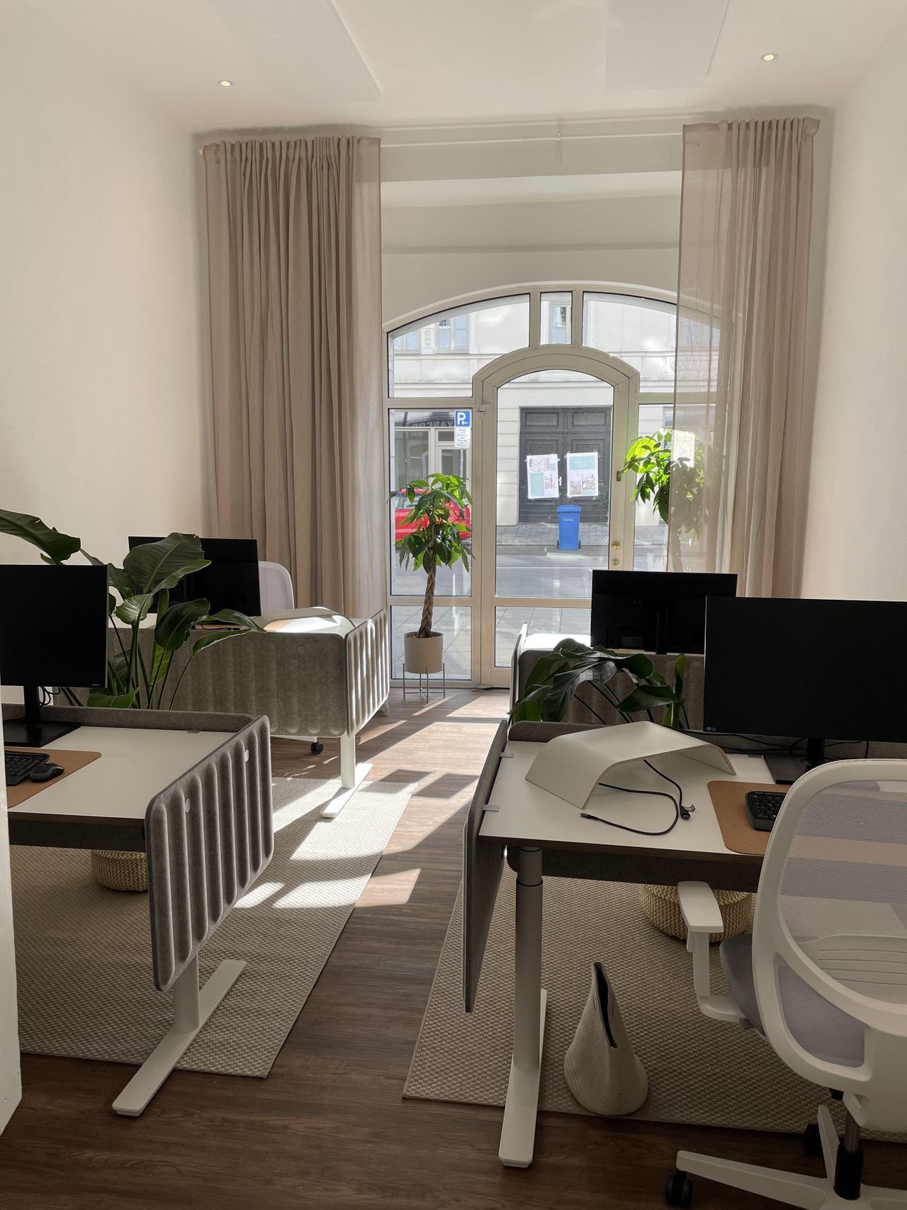 München  Arbeitsplatz Vollausgestatteter, klimatisierter Schreibtisch im Heimatoffice 26 (D1) image 3