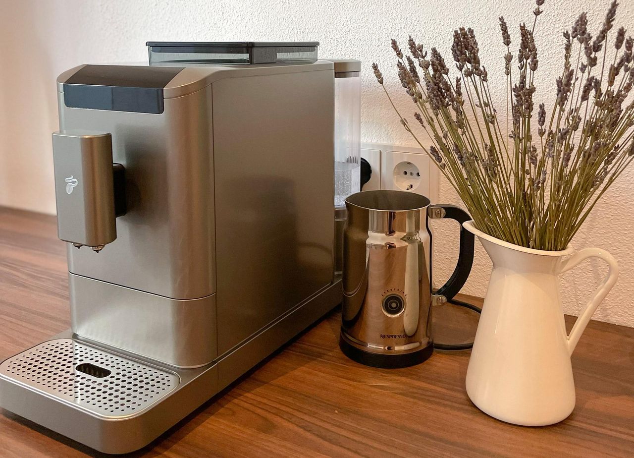 München Mobiles Arbeiten Werkplek Vollausgestatteter, klimatisierter Schreibtisch im Heimatoffice 26 (D1) image 20