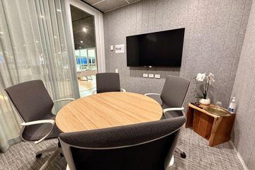 Rest of the World Meeting room Luna image 0