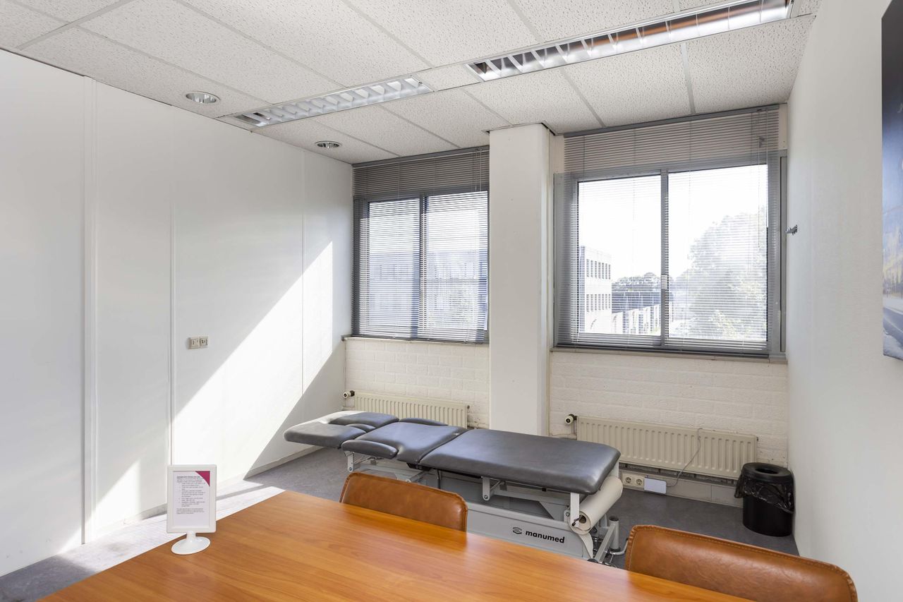The Hague Klantafspraak Training rooms Witte praktijkruimte 2 image 6