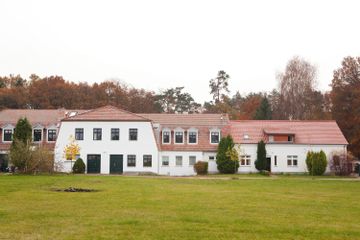 Rest van de wereld workshop spaces Binnenplaats Hotel, Restaurant und Reitstall image 7