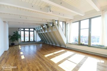Berlin workshop spaces Rooftop Bali Penthouse - Room of the Moon image 1