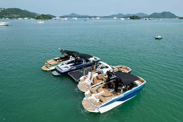 Rest der Welt Außergewöhnliche Locations Boat Chartering for Wakesports image 1