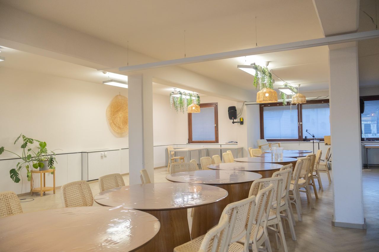 Wenen  Vergaderzalen Vielseitiger Seminar- & Veranstaltungsraum am Reumannplatz zu mieten image 1