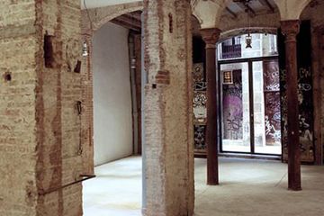 Barcelona corporate event spaces Historic venue Big and antique space image 1