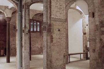 Barcelona corporate event spaces Historic venue Big and antique space image 3