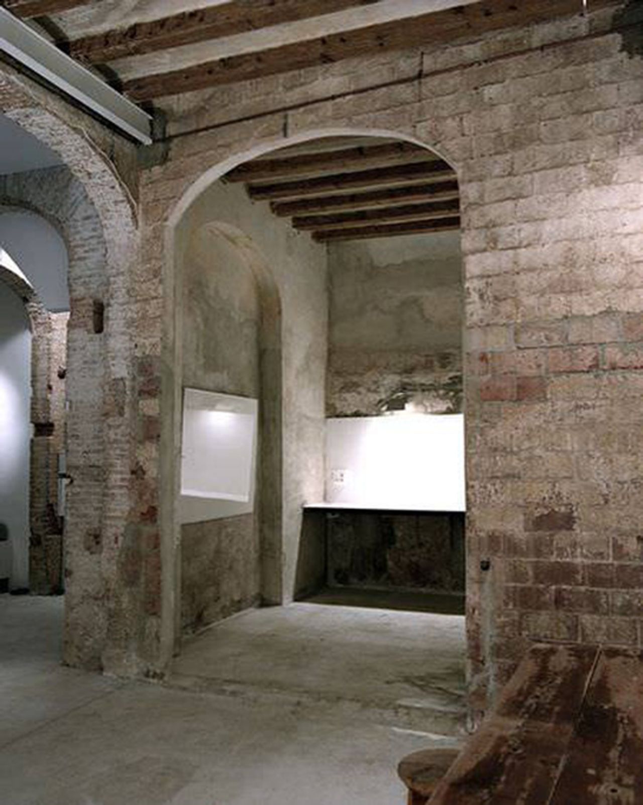 Barcelona corporate event spaces Historic venue Big and antique space image 4