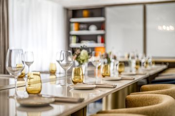 Zürich Meetingraum Library image 2