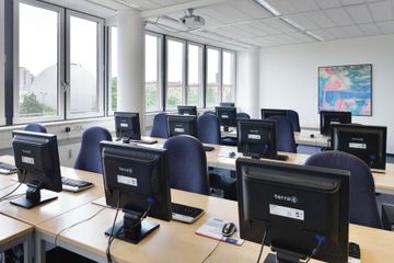 Berlin training rooms Meeting room PC training room image 0