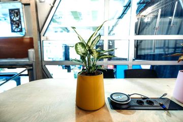 Berlin Kreatives Meeting Außergewöhnliche Locations Innovation Hub - Double decker Bus Workshop Area image 1