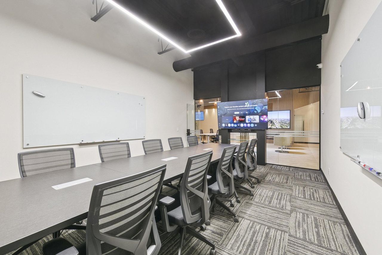 Rest of the World  Meeting room 12-Person Boardroom image 6