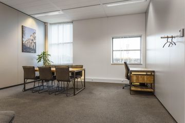 Goes Client Meeting Meeting room Oranje flexwerk kantoor image 3