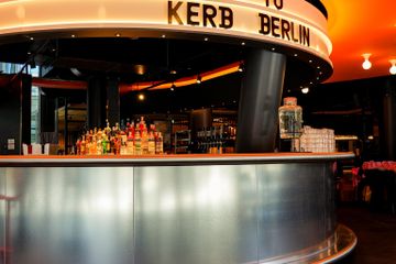 Berlin Dachterrasse Food Hall image 3