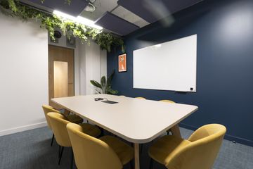 London  Meeting room Vivienne image 2