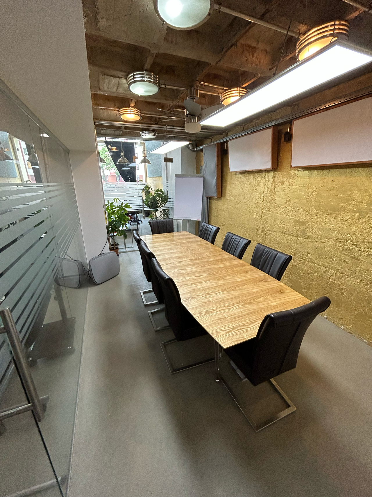 Berlin Creative Meeting Coworking spaces Meetingraum image 1