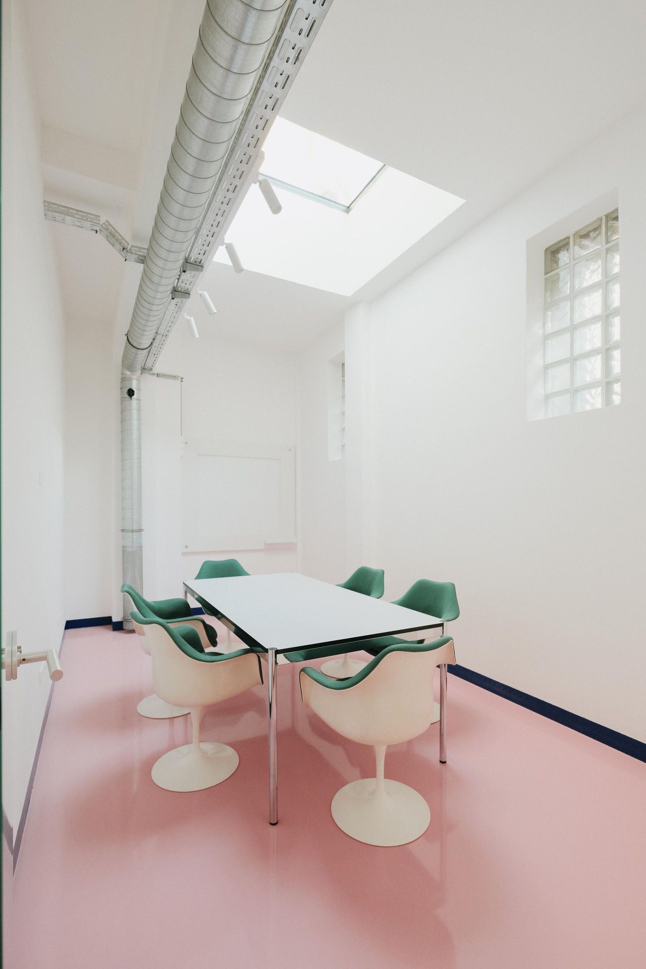 Boedapest  Coworking spaces B | mini meeting | -1 floor image 0