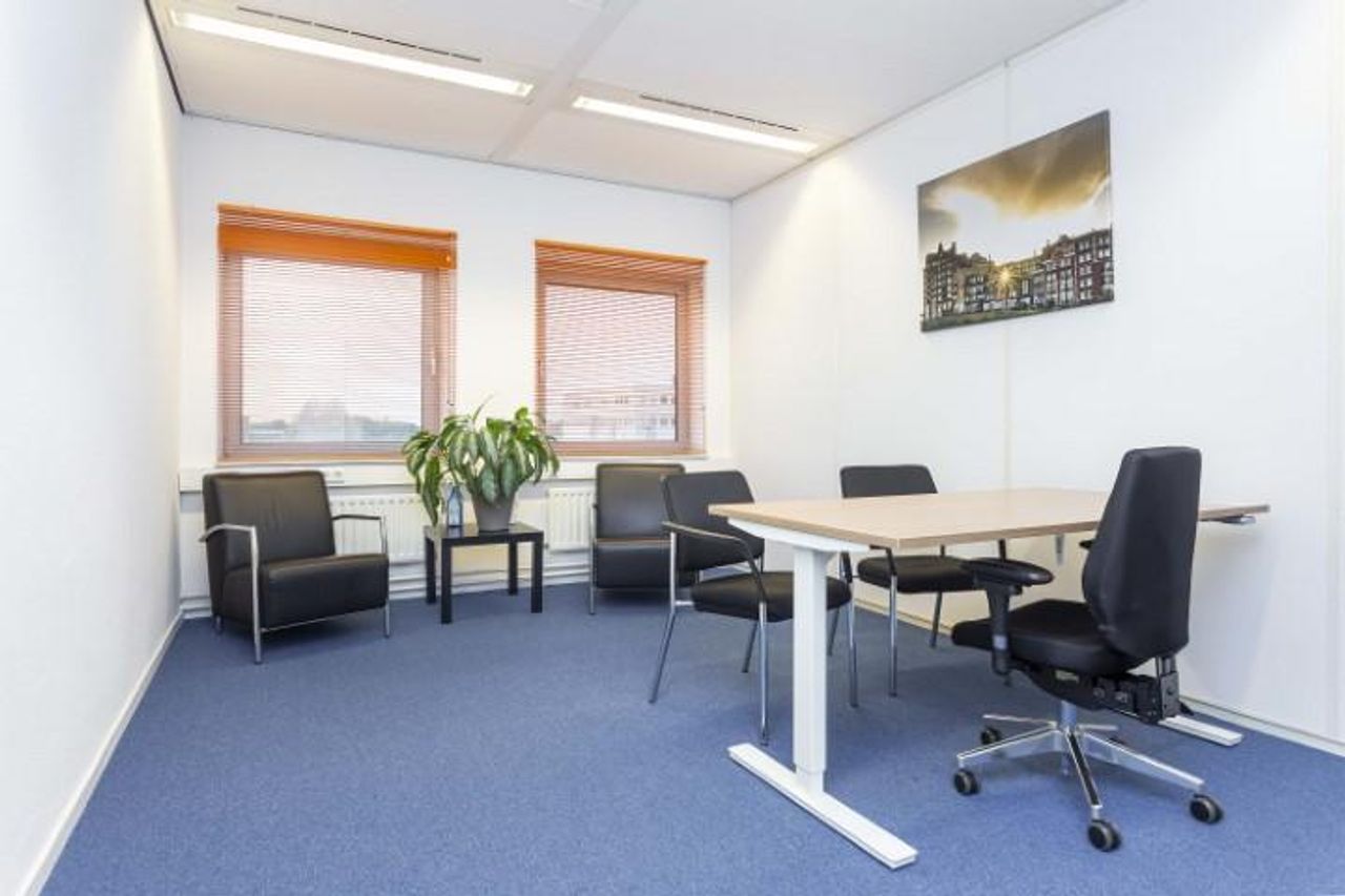 Lelystad Klantafspraak Consulting Room Blauwe therapiekamer image 1