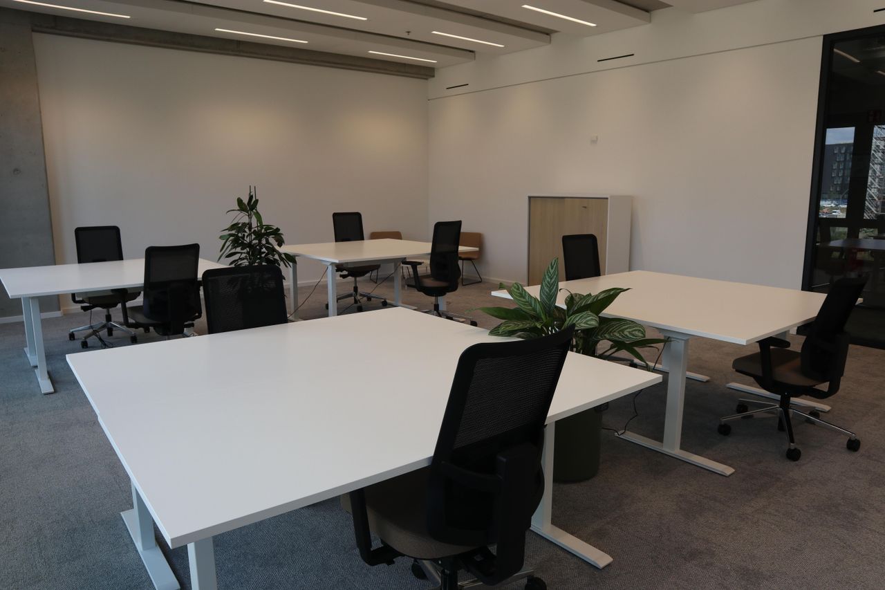 Hamburg  Meetingraum 8 Workstations Daily Office image 1