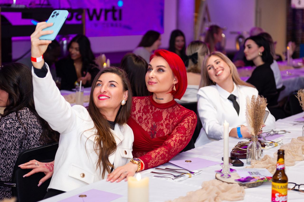 Rest of the World Creative Meeting Boardroom pawrti Event & Business Location image 13