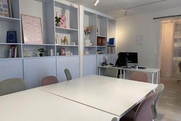 Paris Workspace Private offices for rent on Rue des Filles du Calvaire, Paris 3rd. image 2
