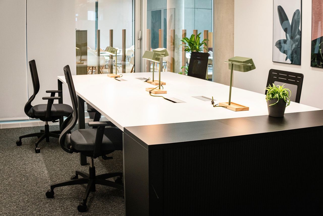 Frankfurt am Main  Meetingraum Modern offices from 990 EUR (2-8 persons) image 0