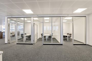 Rest of the World Mobiles Arbeiten  Sitzungszimmer 3 image 1