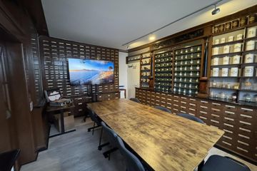 Rest van de wereld  Boardrooms Old Pharmacy image 1