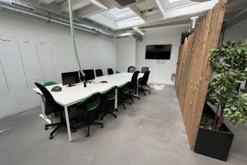 Amsterdam  Conference rooms Modern Office Area image 1